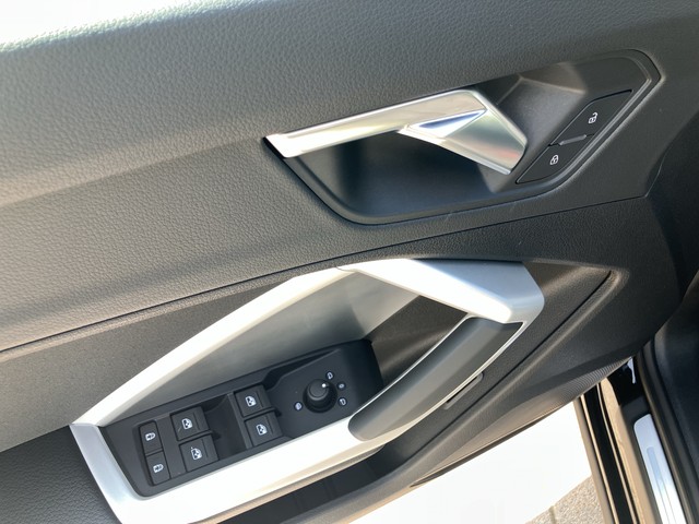 Audi - Q3 35 TFSI S-tronic S line PANO+NAVI+SHZG+LM18"_5