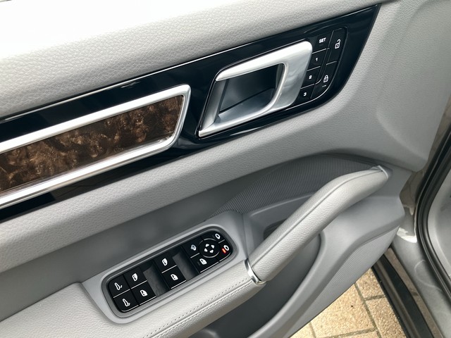 Porsche - Cayenne LUFT+KAMERA+NAVI+ACC+PANO+LED+LM19"_5
