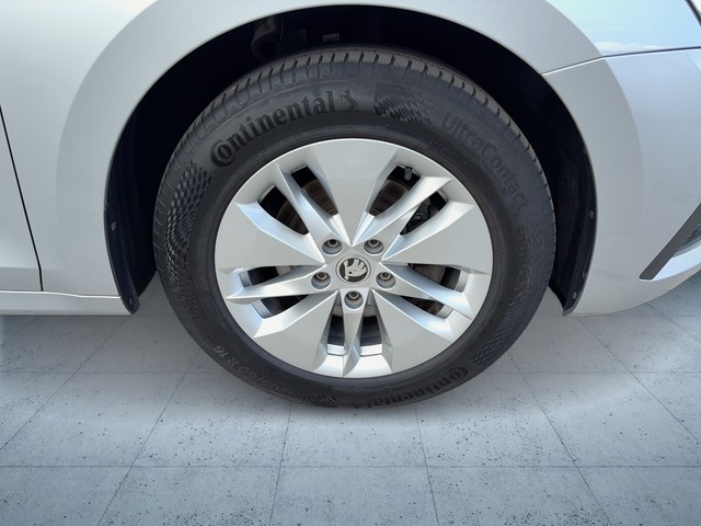 Skoda - Octavia Combi 2.0 TDI DSG Ambition AHK+NAV+SHZG+LED_14