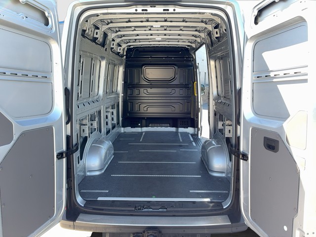 VW - Crafter Kasten 35 TDI ML Hochdach AHK+KAMERA+NAV_2
