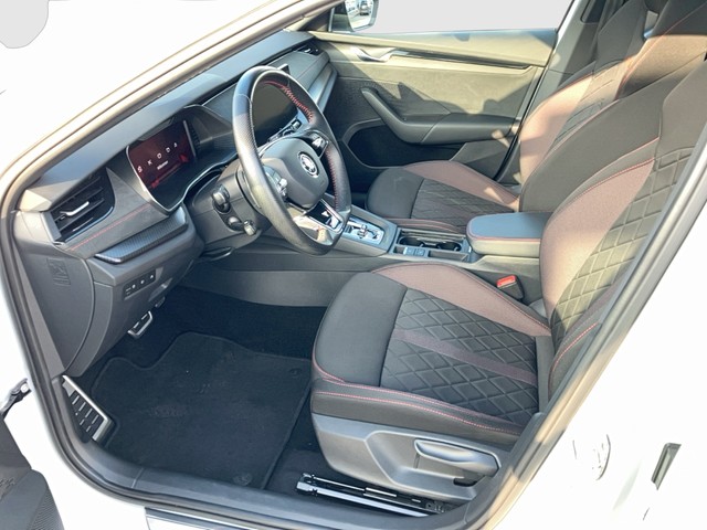 Skoda - Octavia Combi 2.0 TDI DSG RS AHK LED NAVI PANO_12