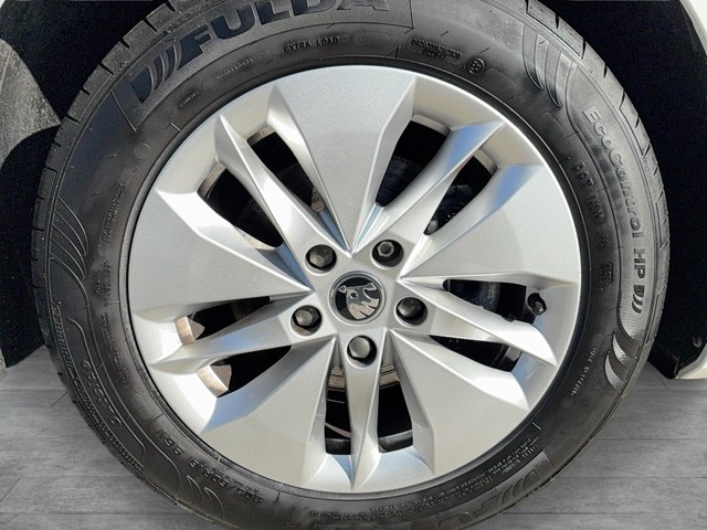 Skoda - Octavia Combi 2.0 TDI Ambition GRA+PDC+NAVI+AHK_9