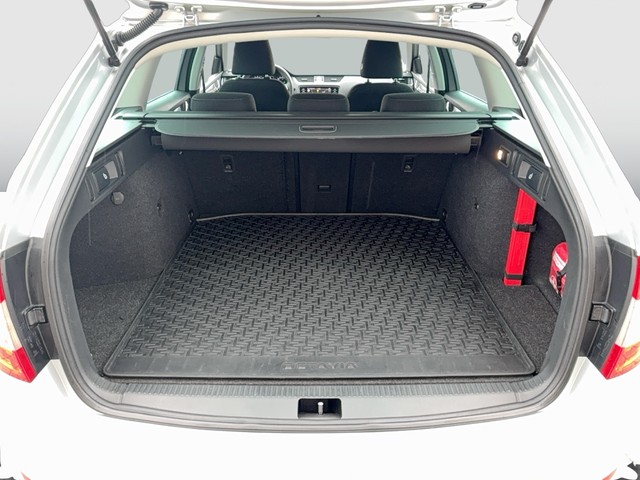 Skoda - Octavia Combi 1.6 TDI DSG Soleil AHK+NAVI+SHZG_4