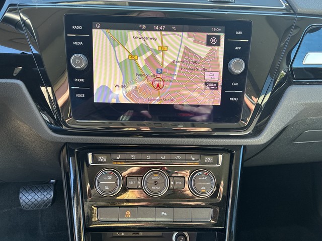 VW - Touran 1.5 TSI DSG Highline ACC+LED+NAVI+PANO_3