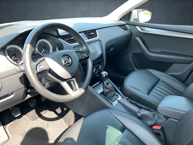 Skoda - Octavia Combi 2.0 TDI Premium Edition AHK+RFK_11
