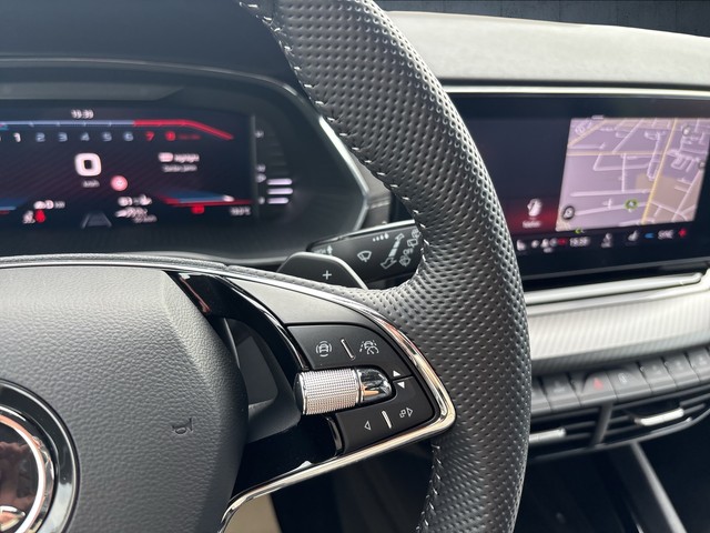 Skoda - Octavia Combi 2.0 TSI DSG RS Plus HUD Pano 1.Hand!_11