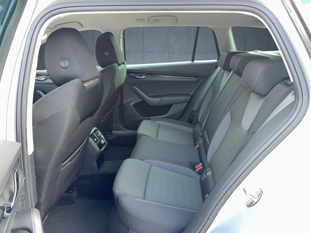 Skoda - Octavia Combi 2.0 TDI DSG Ambition AHK+NAV+SHZG+LED_3