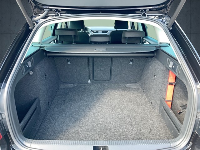Skoda - Octavia Combi 2.0 TDI DSG Ambition  NAVI+LED+ACC_4