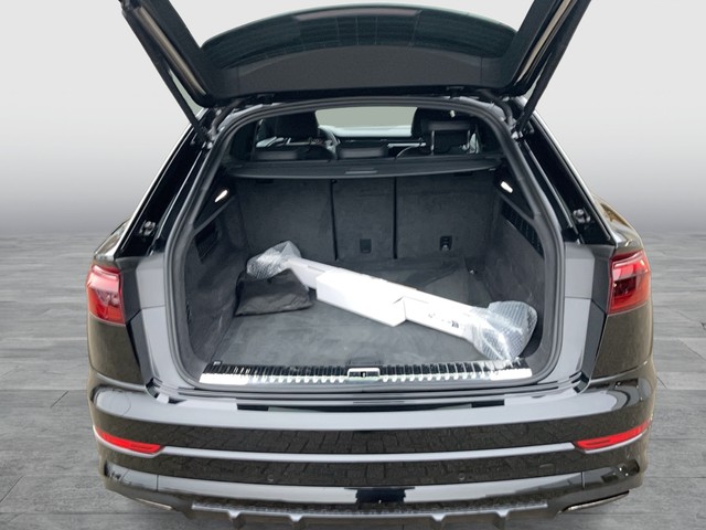 Audi - Q8 55 TFSI quattro Tiptronic S-line AHK HUD PANO_4