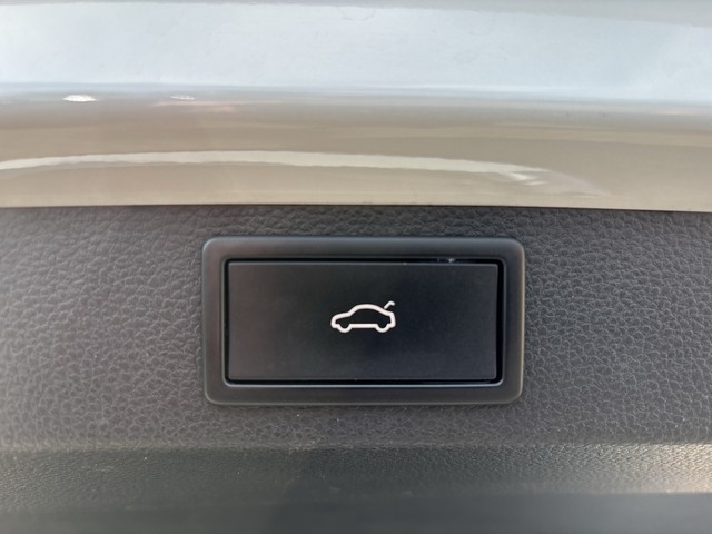 Skoda - Karoq 2.0 TDI DSG Tour ACC CAM LED NAVI PANO_5