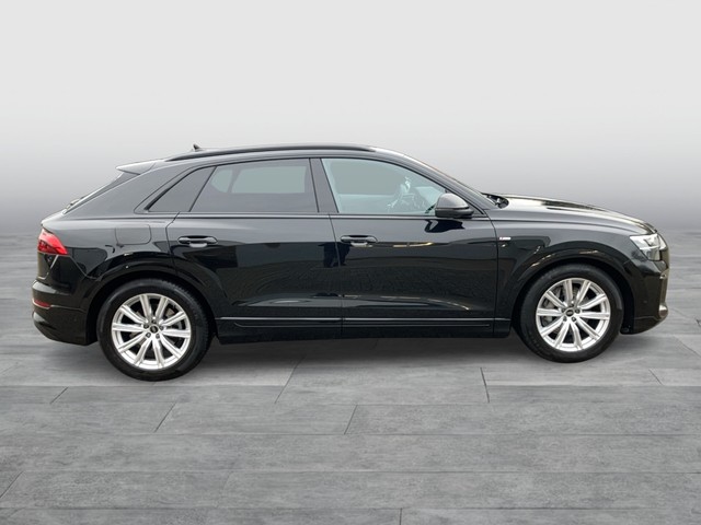 Audi - Q8 55 TFSI quattro Tiptronic S-line AHK HUD PANO_11