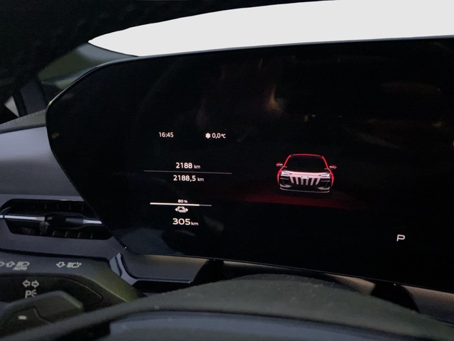 Audi - Q6 SUV e-tron performance performance 225 kW AHK + PANO_12