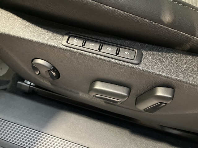 Skoda - Enyaq 60 Loft ACC+LED+NAVI+SHZG+LM19"+KAMERA_6