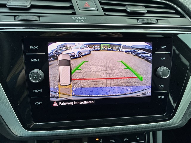 VW - Touran 2.0 TDI DSG Move 7-SITZE+AHK+KAMERA+NAVI_6