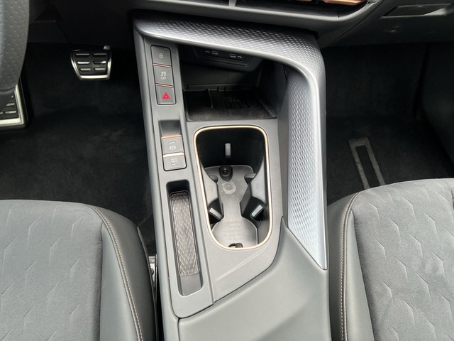 VW - Golf VIII 2.0TSI GTI Virtual+Matrix+Kamera+ACC_6