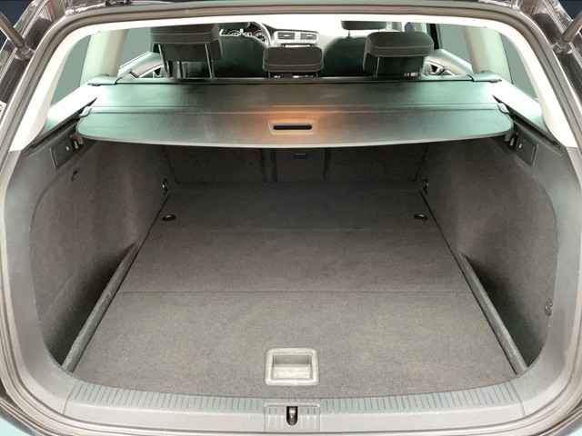 VW - Golf VII Variant 2.0 TDI DSG R-Line AHK+ACC+NAVI_4