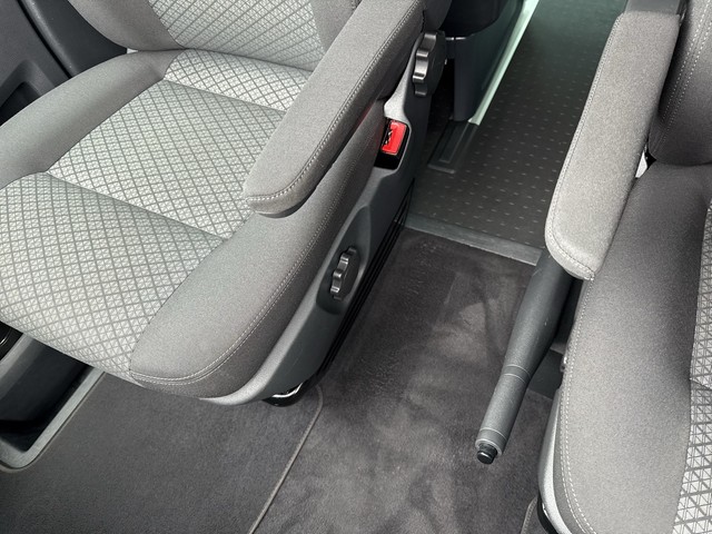VW - T6 Multivan 6.1 2.0 TDI Family AHK+NAVI+SHZG_13
