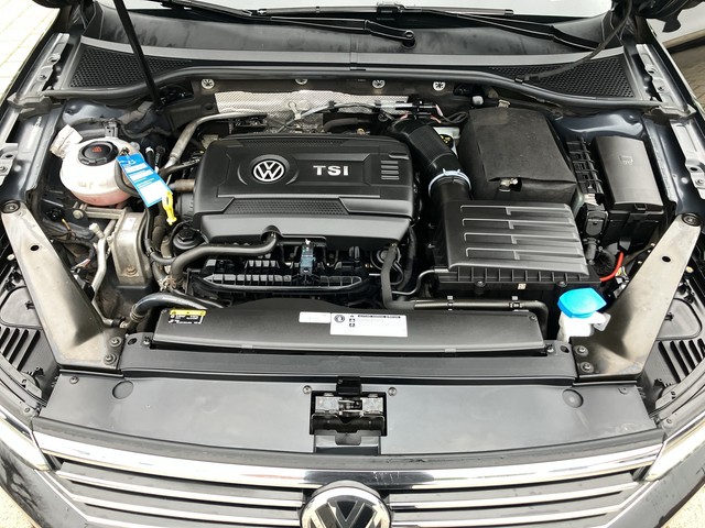 VW - Passat Variant 1.8 TSI DSG Highline R-Line LED_9