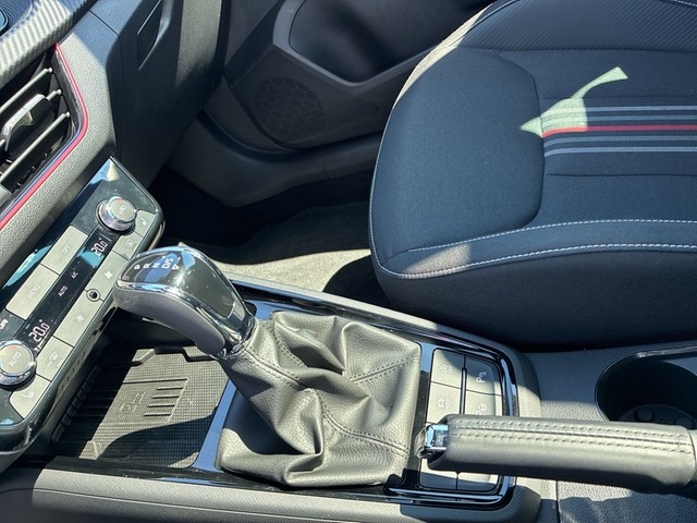 Skoda - Kamiq 1.5 TSI DSG Monte Carlo LED+KAMERA+NAVI+_6
