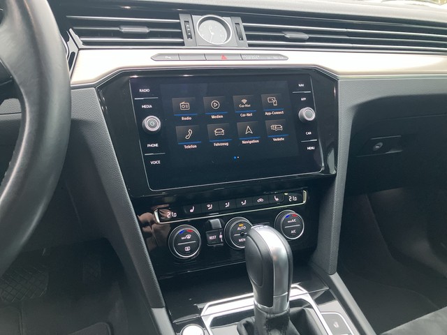 VW - Passat Variant 1.8 TSI DSG Highline R-Line LED_8