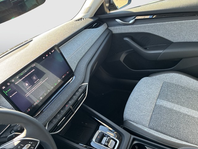 Skoda - Octavia Combi 2.0 TDI DSG Selection Head Up+Kamera_13