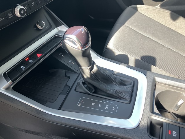 Audi - Q3 35 TFSI S-tronic S line PANO+NAVI+SHZG+LM18"_6