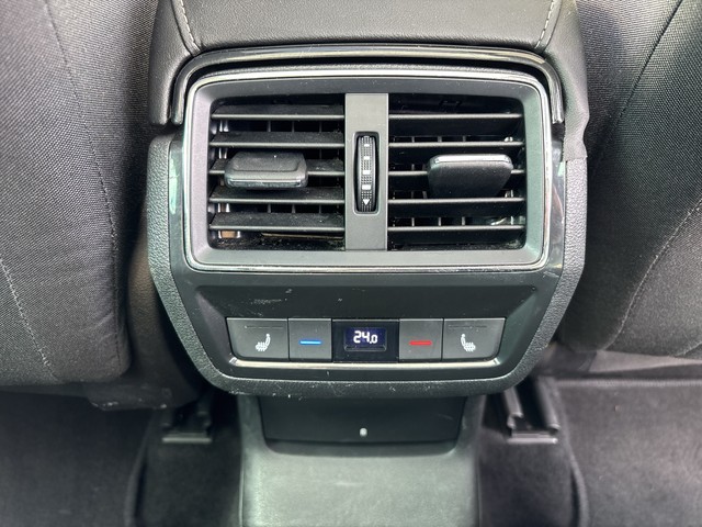 Skoda - Karoq 2.0 TDI DSG Tour ACC CAM LED NAVI PANO_8