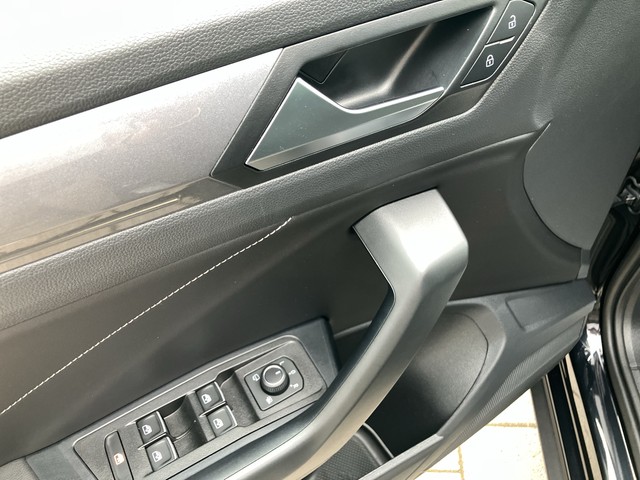 VW - T-Roc 1.5 TSI DSG Style ACC+LED+SHZG+DAB+LM17"_5