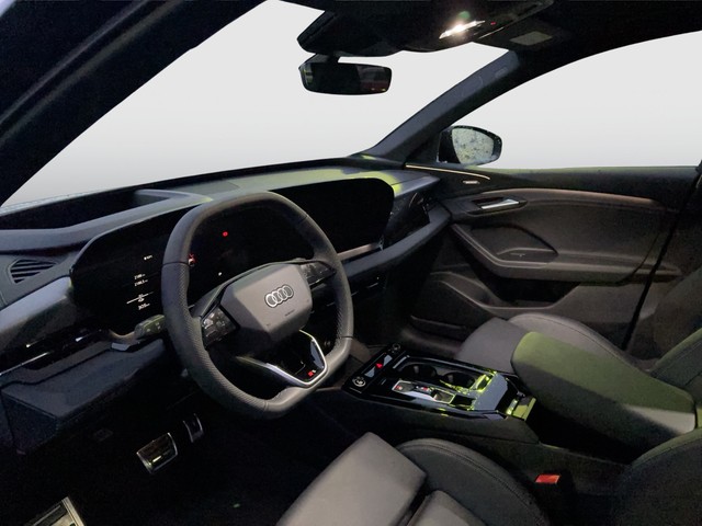 Audi - Q6 SUV e-tron performance performance 225 kW AHK + PANO_11