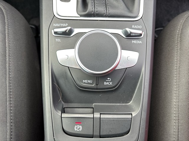 Audi - Q2 35 TFSI S-tronic AHK LM17 NAVI PDC SHZG TEMP_7