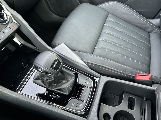 Skoda - Karoq 1.5 TSI DSG Sportline NAVI+RÜCKFAHRKAMERA+_6