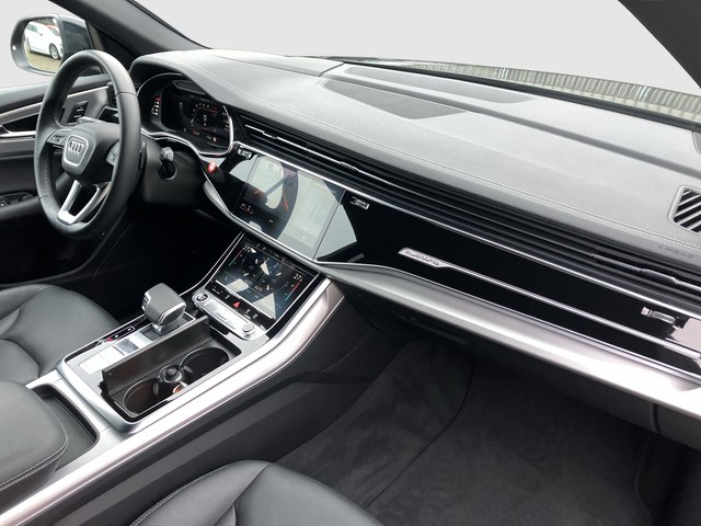 Audi - Q8 55 TFSI quattro Tiptronic S-line AHK HUD PANO_7