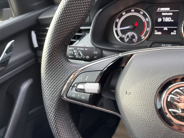 Skoda - Scala 1.0 TSI DSG Drive 125 LED+SHZ+KLIMA+_5