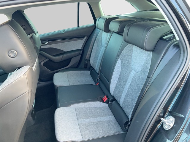 Skoda - Octavia Combi 2.0TDI Selection Head-Up+Virtual_3