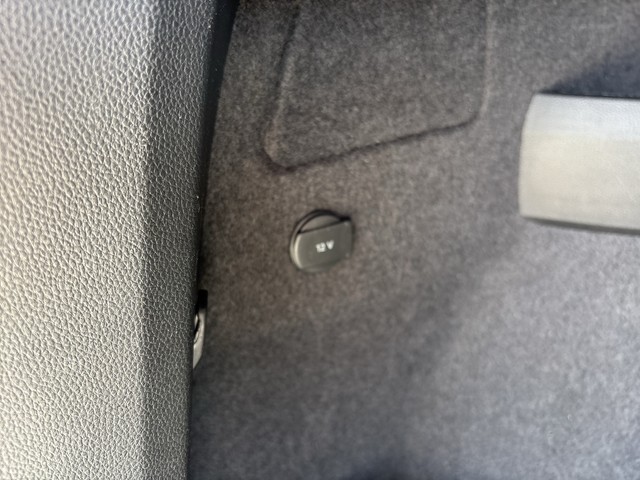 Skoda - Karoq 2.0 TDI DSG Tour ACC CAM LED NAVI PANO_6