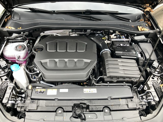 Skoda - Octavia Combi 2.0TSI DSG RS Head Up+Matrix+Navi_8