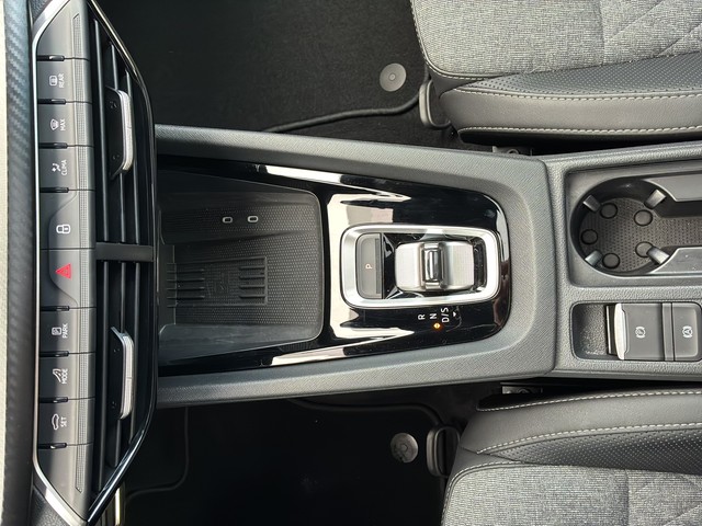 Skoda - Octavia Combi 2.0TDI Sportline Head Up+Panorama_7