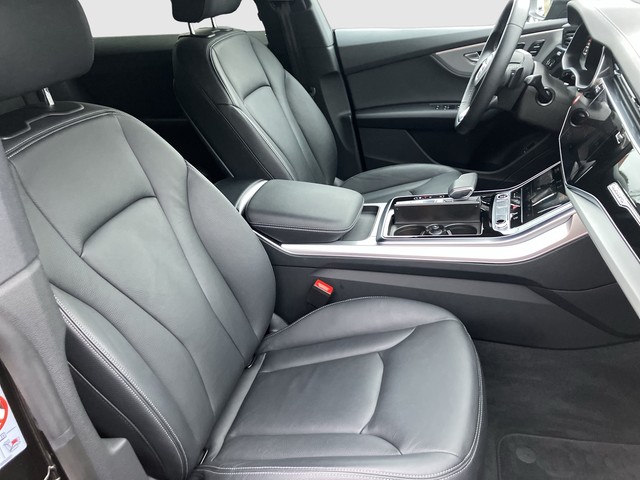 Audi - Q8 55 TFSI quattro Tiptronic S-line AHK HUD PANO_6