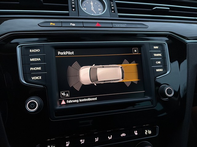 VW - Passat Variant 2.0 TDI DSG 4Motion Highline Pano+AHK+ACC_8