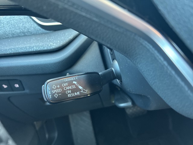 Skoda - Octavia Combi 2.0 TDI DSG Selection Head Up+Kamera_11