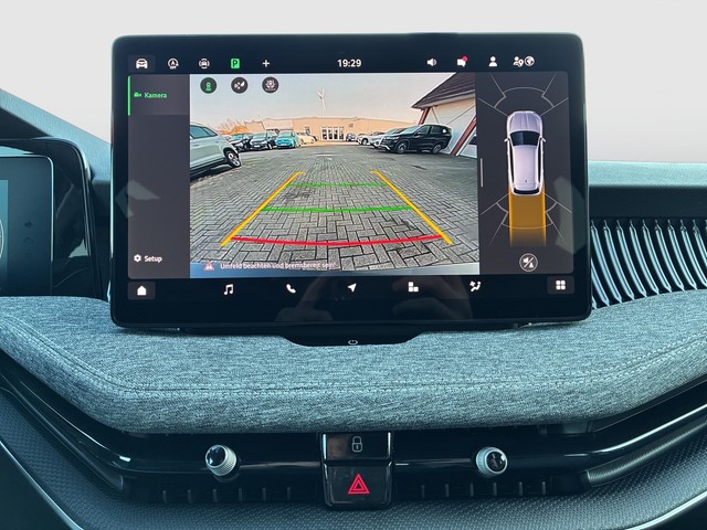 Skoda - Superb Combi 2.0TDI DSG Selection AHK+Matrix+Navi_9