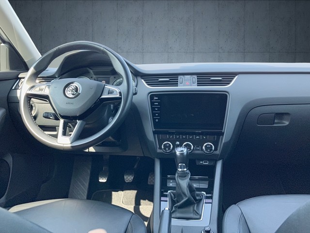 Skoda - Octavia Combi 2.0 TDI Premium Edition AHK+RFK_2