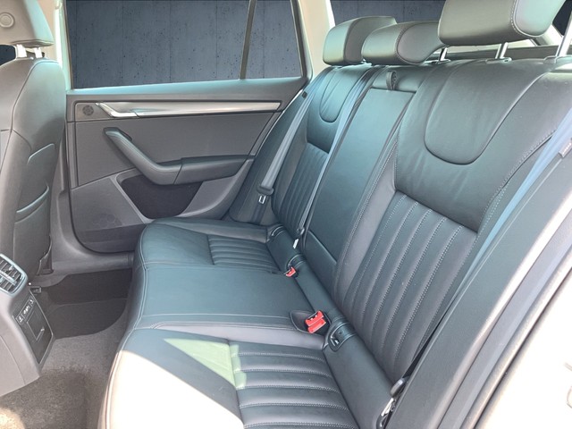 Skoda - Octavia Combi 2.0 TDI Premium Edition AHK+RFK_3