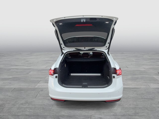 Skoda - Superb Combi 2.0 TDI DSG L&K NAVIGATION+AHK+PANO_4