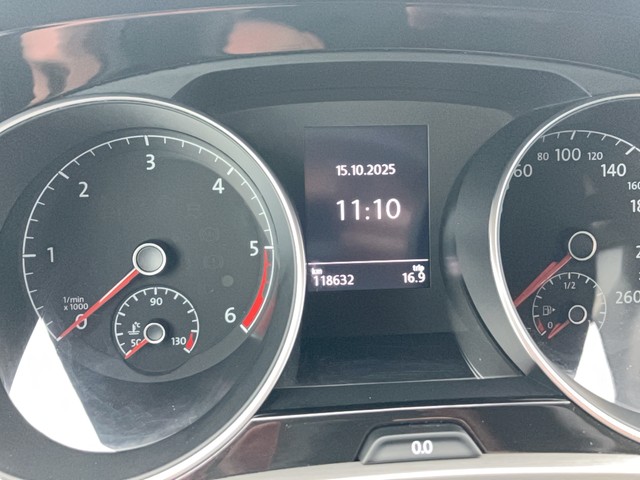 VW - Touran 2.0 TDI DSG Comfortline NaviPro+Sitzhei._12