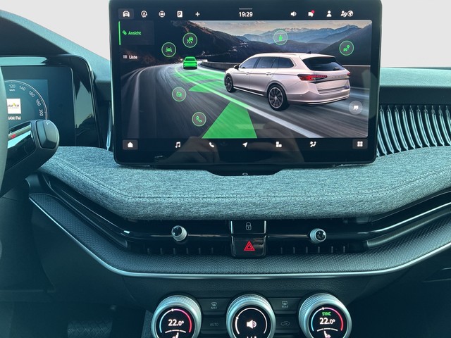 Skoda - Superb Combi 2.0TDI DSG Selection AHK+Matrix+Navi_8