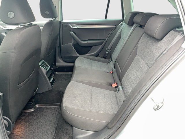 Skoda - Octavia Combi 1.6 TDI DSG Soleil AHK+NAVI+SHZG_3