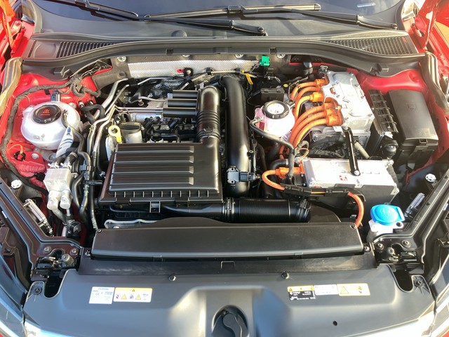 Skoda - Superb Combi 1.4 TSI iV DSG L&K AHK+KAMERA+PANO_8