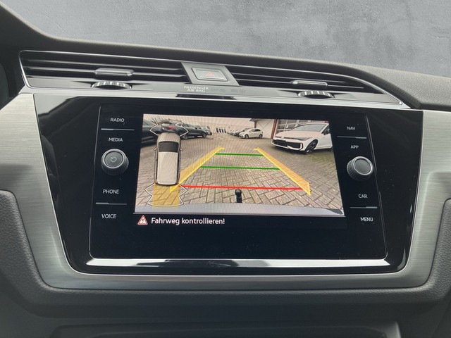 VW - Touran 2.0 TDI DSG Comfortline 7-sitze Navi+Sitzhzg.+Kamera_5