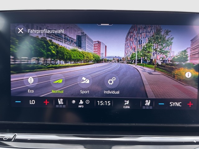 Skoda - Octavia Lim. 2.0 TDI Style CAM HUD LED LEDER NAVI_11